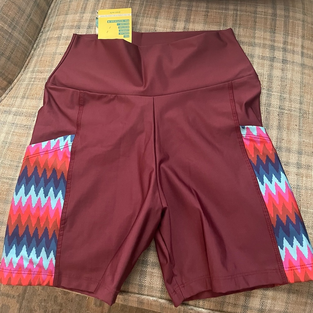 NWT Farm Rio bike exercise shorts with pockets -nice plum color